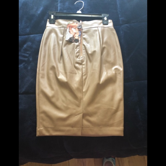 Naked wardrobe faux leather skirt - Picture 2 of 4
